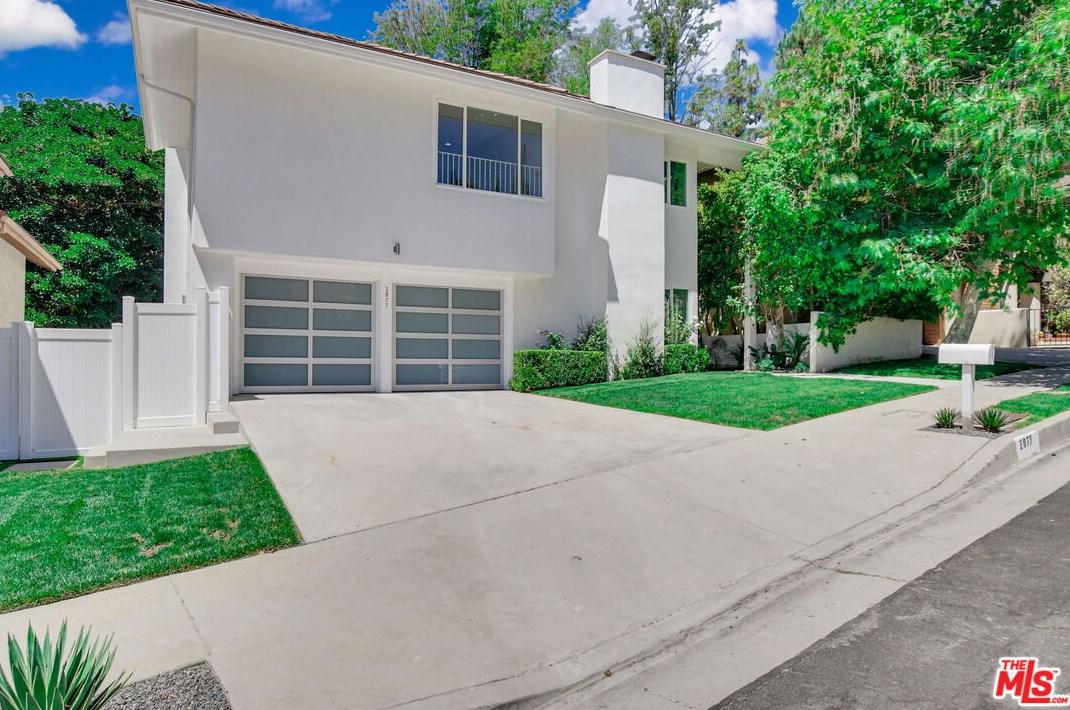 2877 Woodwardia Dr, Los Angeles, CA 90077-2136