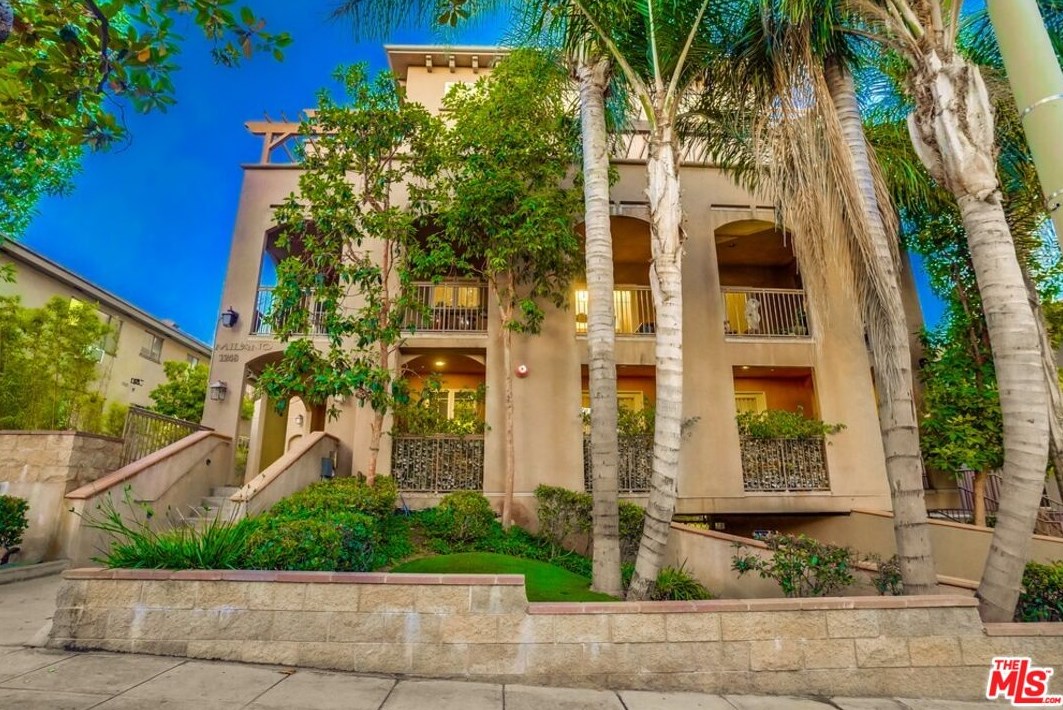 1248 Laurel Ave, Los Angeles CA  90046-5183 exterior
