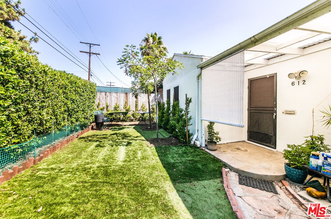 612 Juanita Ave, Los Angeles, CA 90004-2216