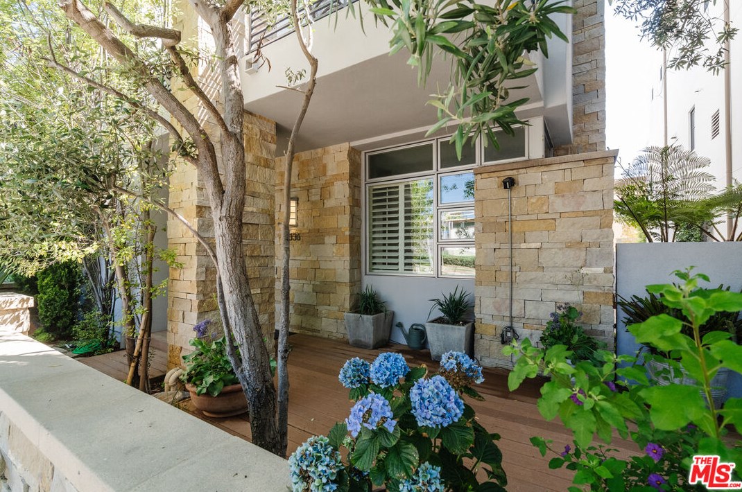 6336 Sea Walk Dr, Los Angeles, CA 90094-2270