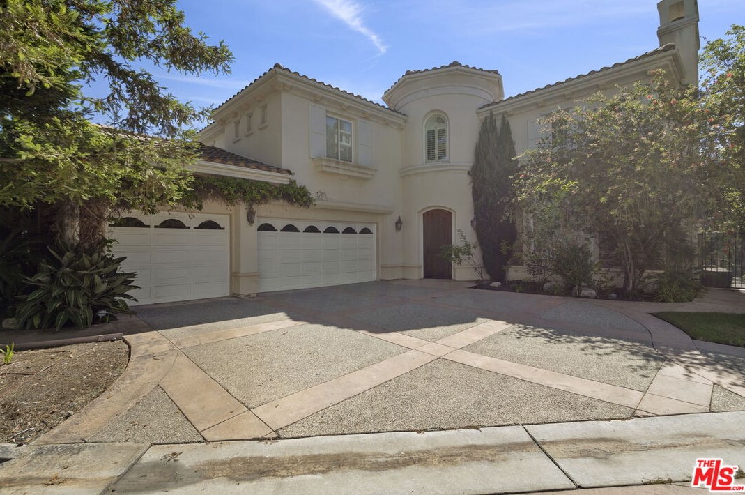 2096 Ridge Point Dr, Los Angeles, CA 90049-6853
