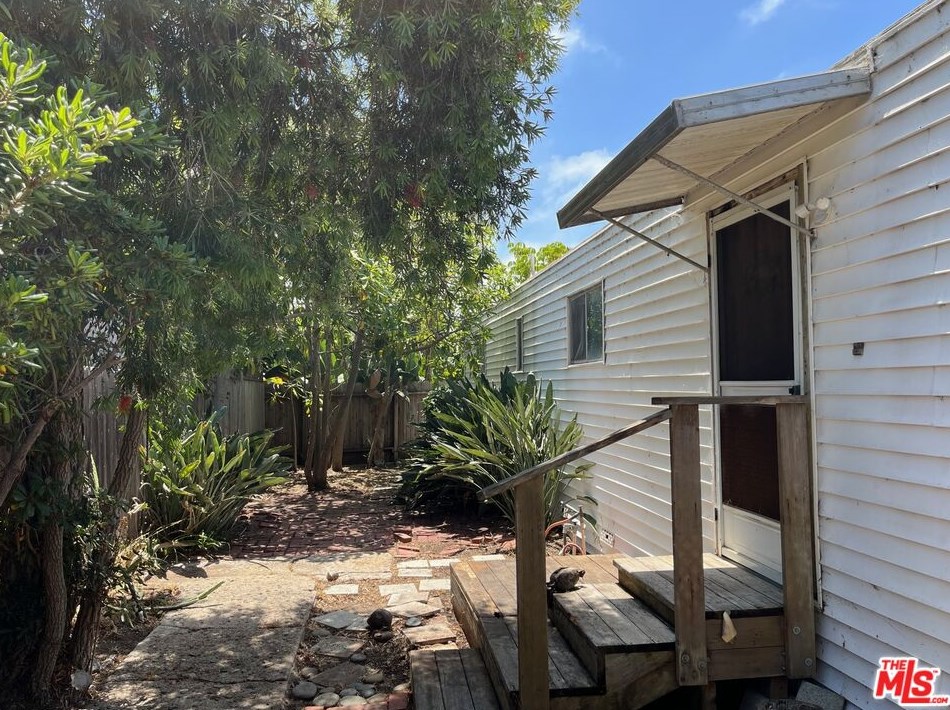 165 Paradise Cove Rd, Malibu CA  90265-8165 exterior