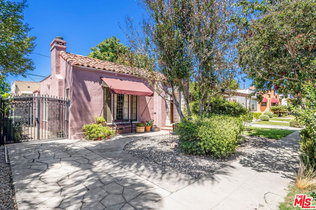 537 Irving Blvd, Los Angeles, CA 90004-1406
