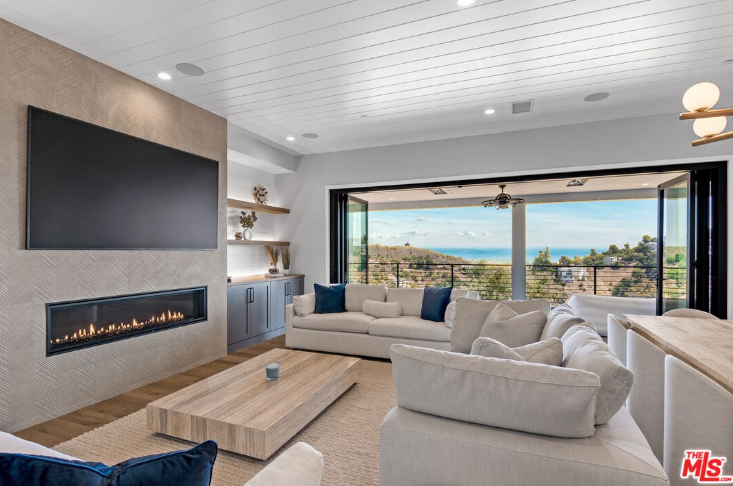 27148 Carrita Rd, Malibu, CA 90265-2847