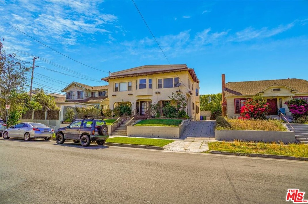 303 Vendome St, Los Angeles, CA 90026-4525