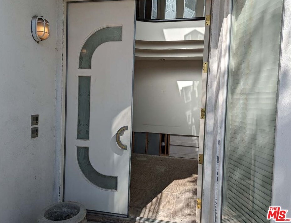 241 Swall Dr, Beverly Hills, CA 90211-1712