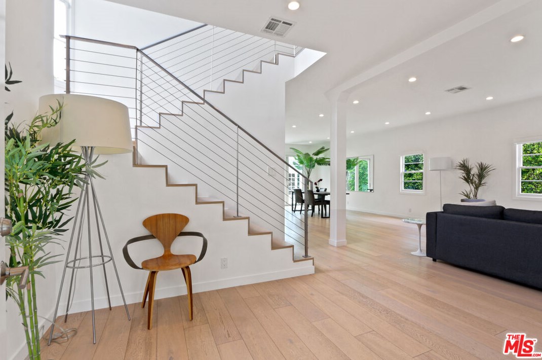 722 Kensington Rd, Santa Monica, CA 90405