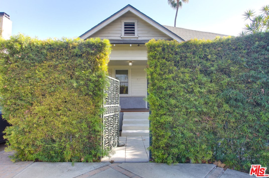 322 Huntley Dr, Los Angeles CA  90069-5002 exterior