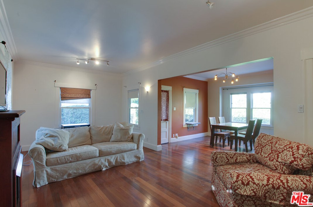 322 Huntley Dr, Los Angeles CA  90069-5002 exterior