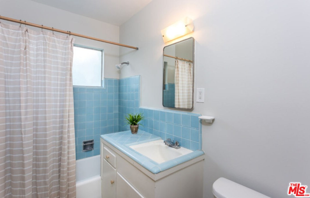 322 Huntley Dr, Los Angeles CA  90069-5002 exterior