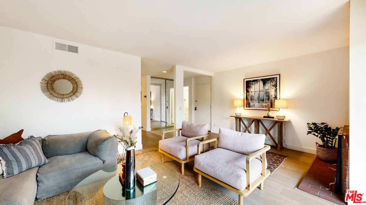 608 Cabrillo Villas, Los Angeles, CA 90042-5016