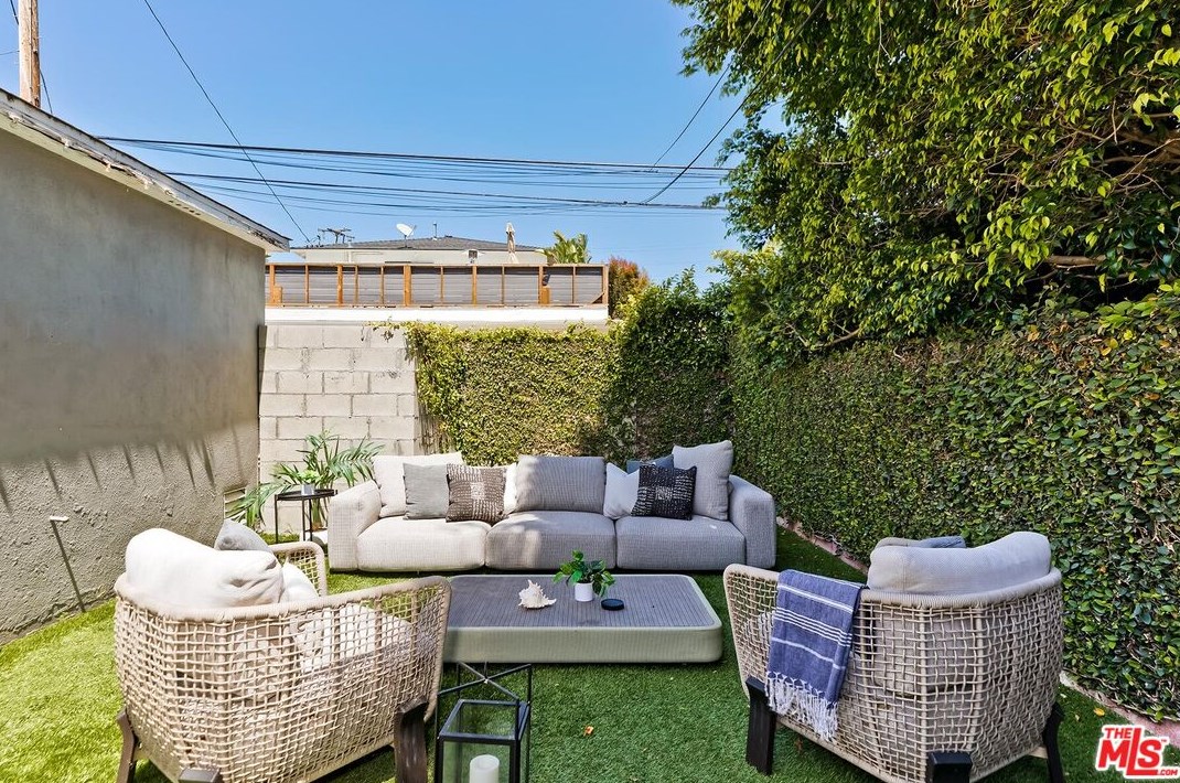 3608 Greenwood Ave, Los Angeles CA  90066-3018 exterior
