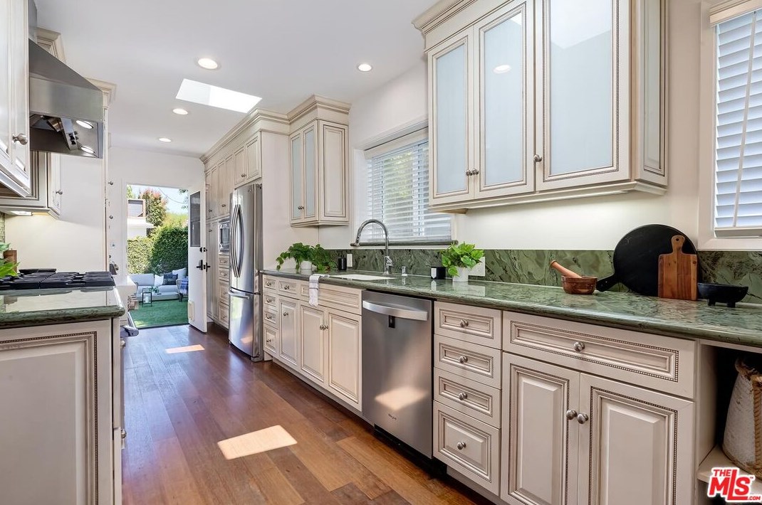 3608 Greenwood Ave, Los Angeles CA  90066-3018 exterior