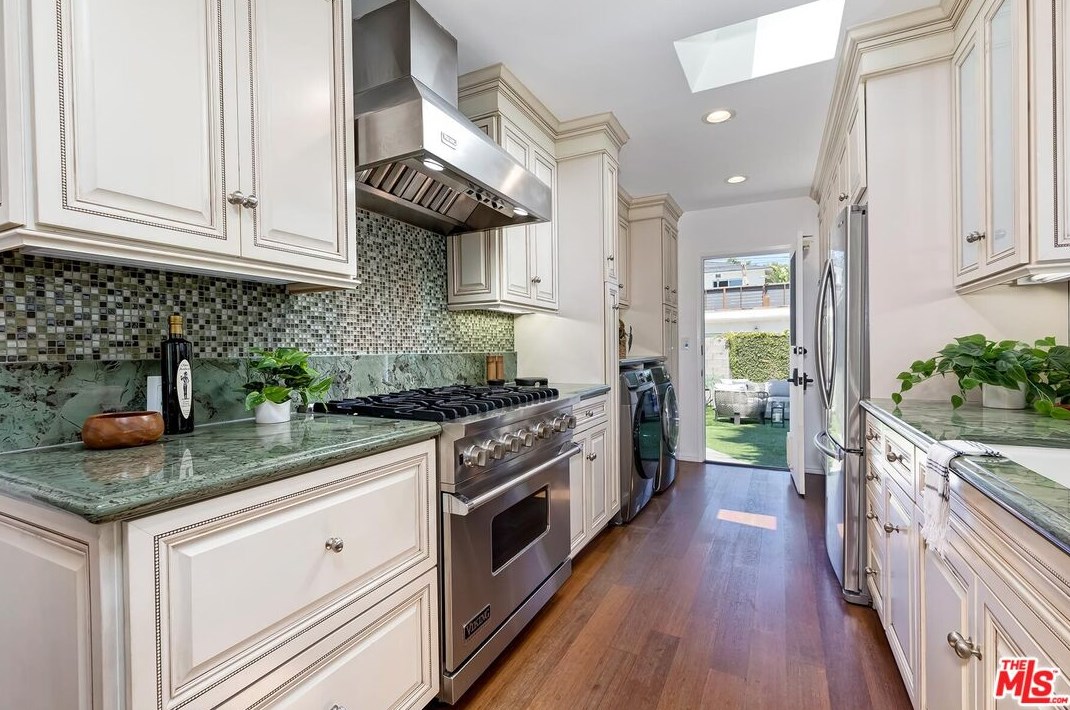 3608 Greenwood Ave, Los Angeles CA  90066-3018 exterior