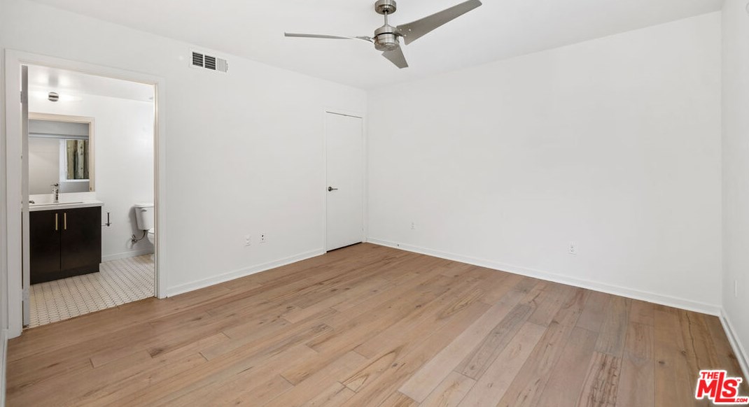 2920 Rowena Ave, Los Angeles, CA 90039-4100