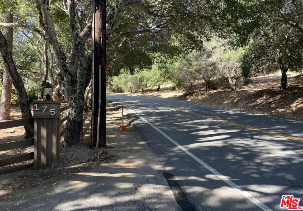 175 Los Trancos Rd, Menlo Park, CA 94028-8026