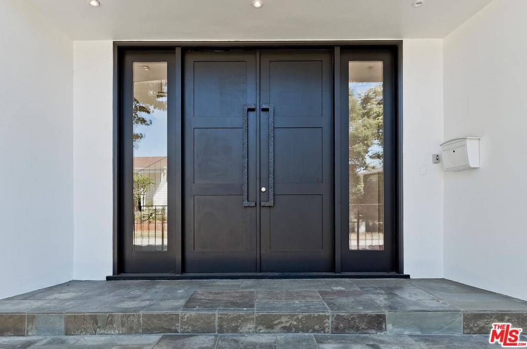 2890 Forrester Dr, Los Angeles CA  90064-4659 exterior