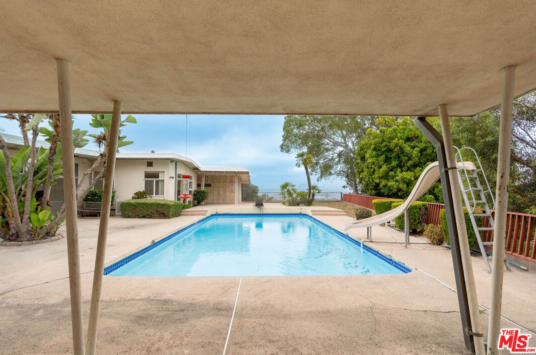 5251 Veronica St, Los Angeles, CA 90008-1134