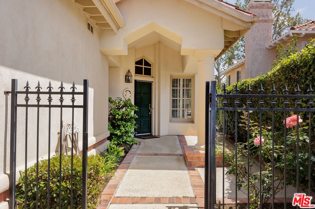 4872 Coyote Wells Cir, Thousand Oaks, CA 91362-4712