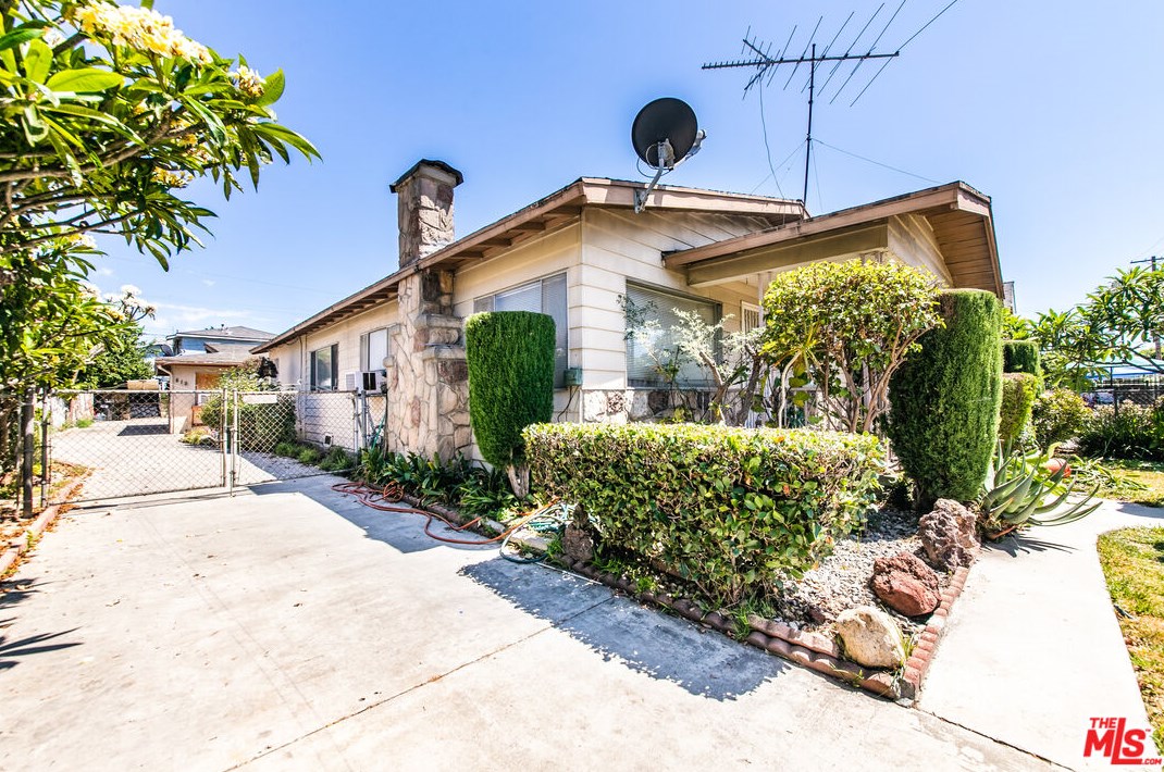 814 Bonnie Beach Pl, Los Angeles CA  90063-3508 exterior