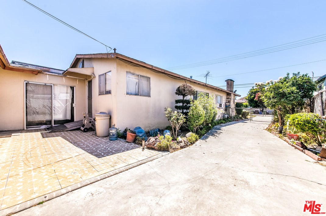 814 Bonnie Beach Pl, Los Angeles CA  90063-1240 exterior