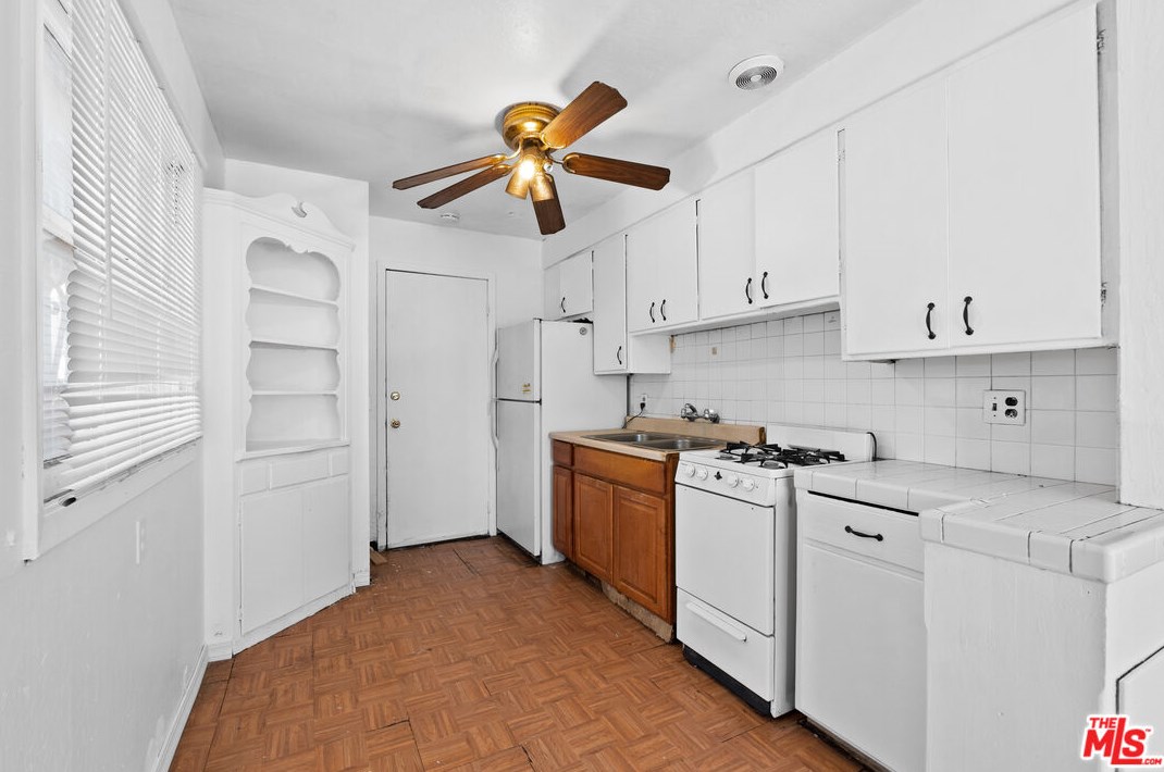 2451 Byron St, Berkeley CA 94702-2028 exterior