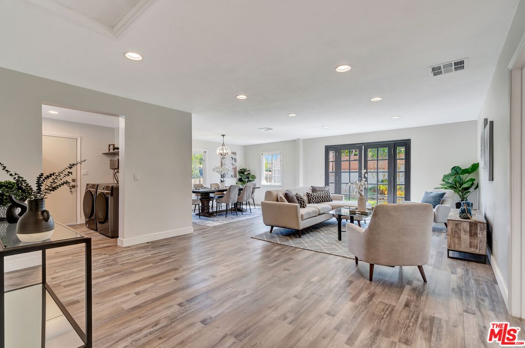 3816 Dunsmuir Ave, Los Angeles CA  90008-1017 exterior