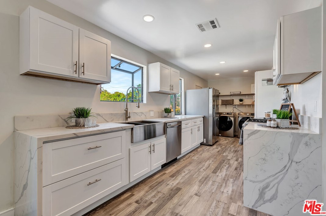 3816 Dunsmuir Ave, Los Angeles CA  90008-1017 exterior