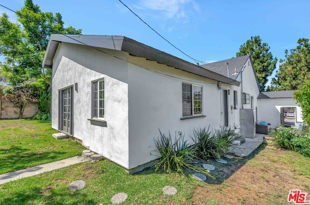 3816 Dunsmuir Ave, Los Angeles CA  90008-1017 exterior