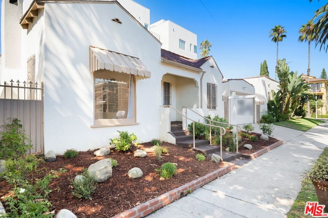 8415 Rosewood Ave, Los Angeles, CA 90048