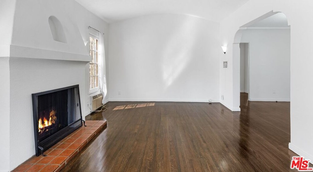 8415 Rosewood Ave, Los Angeles CA  90048-2565 exterior