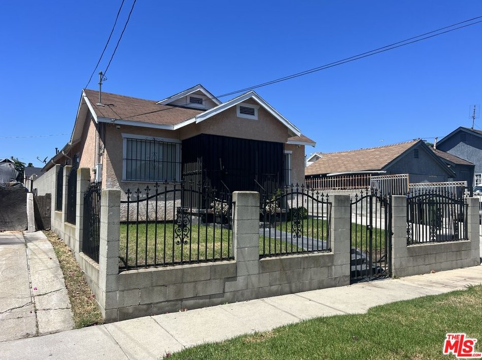 10711 Spring St, Los Angeles, CA 90061-2029