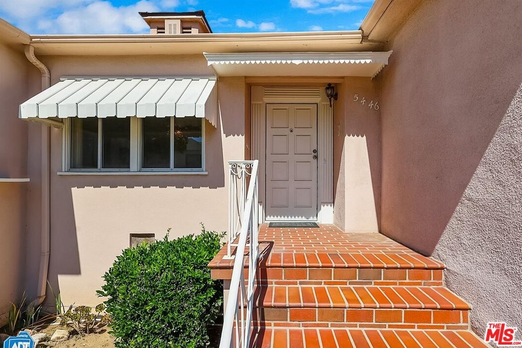 5446 Harcross Dr, Los Angeles, CA 90043-2112