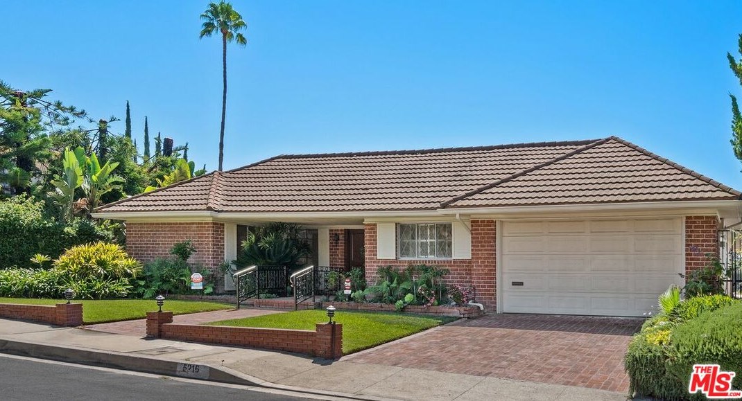 5216 Los Caballeros Way, Los Angeles, CA 90027-1012