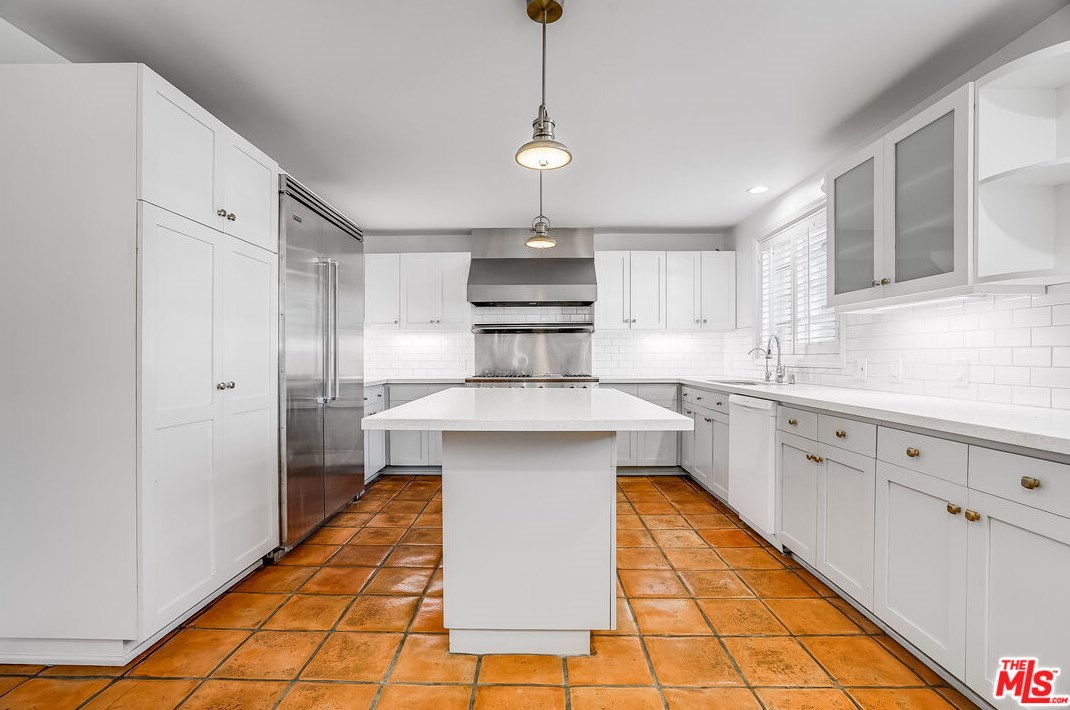 1455 Kings Rd, Los Angeles CA  90069-1907 exterior