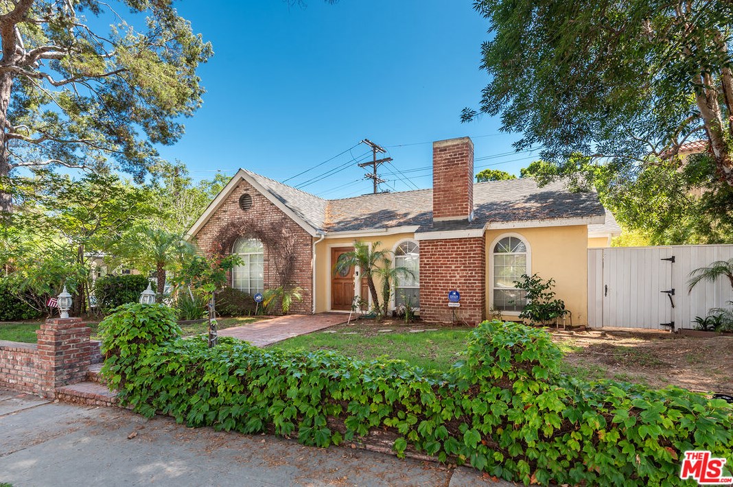 1251 Fairburn Ave, Los Angeles, CA 90024-5115