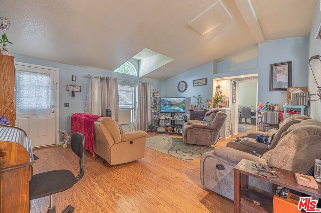 3255 Ave R Spc 171, Palmdale, CA 93550