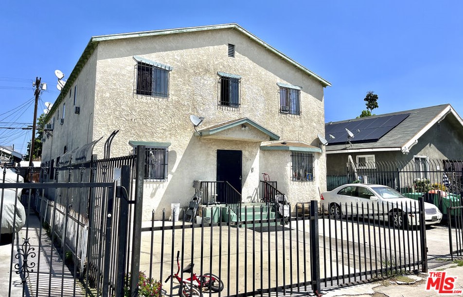211 55th St, Los Angeles, CA 90011-5153