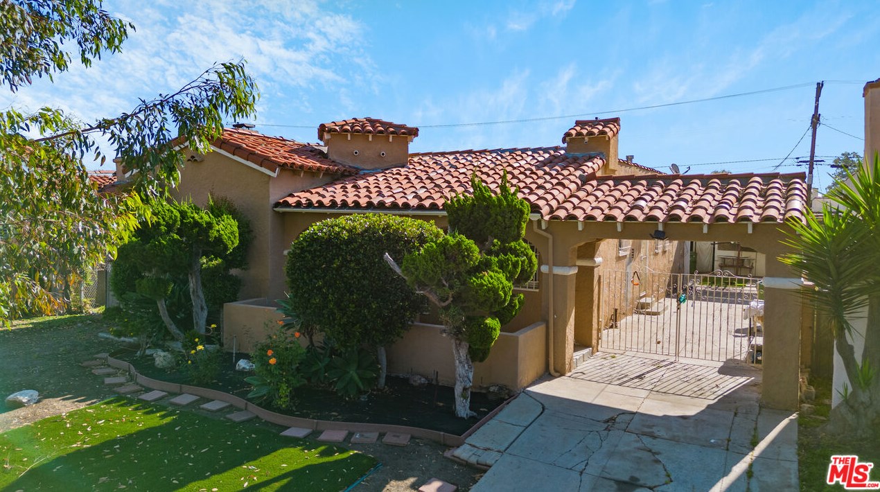 9106 Harvard Blvd, Los Angeles, CA 90047-3601
