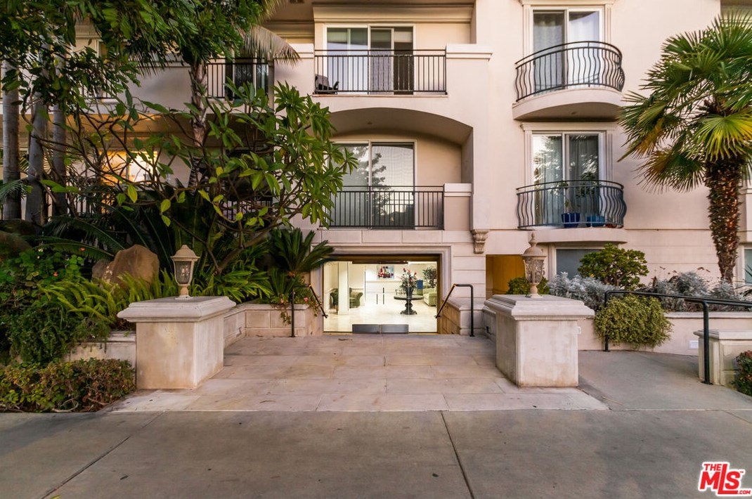 1450 Beverly Dr, Los Angeles CA  90035-3075 exterior