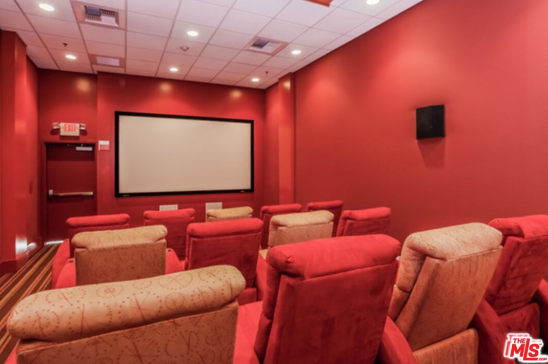 645 9th St, Los Angeles CA  90015-1819 exterior