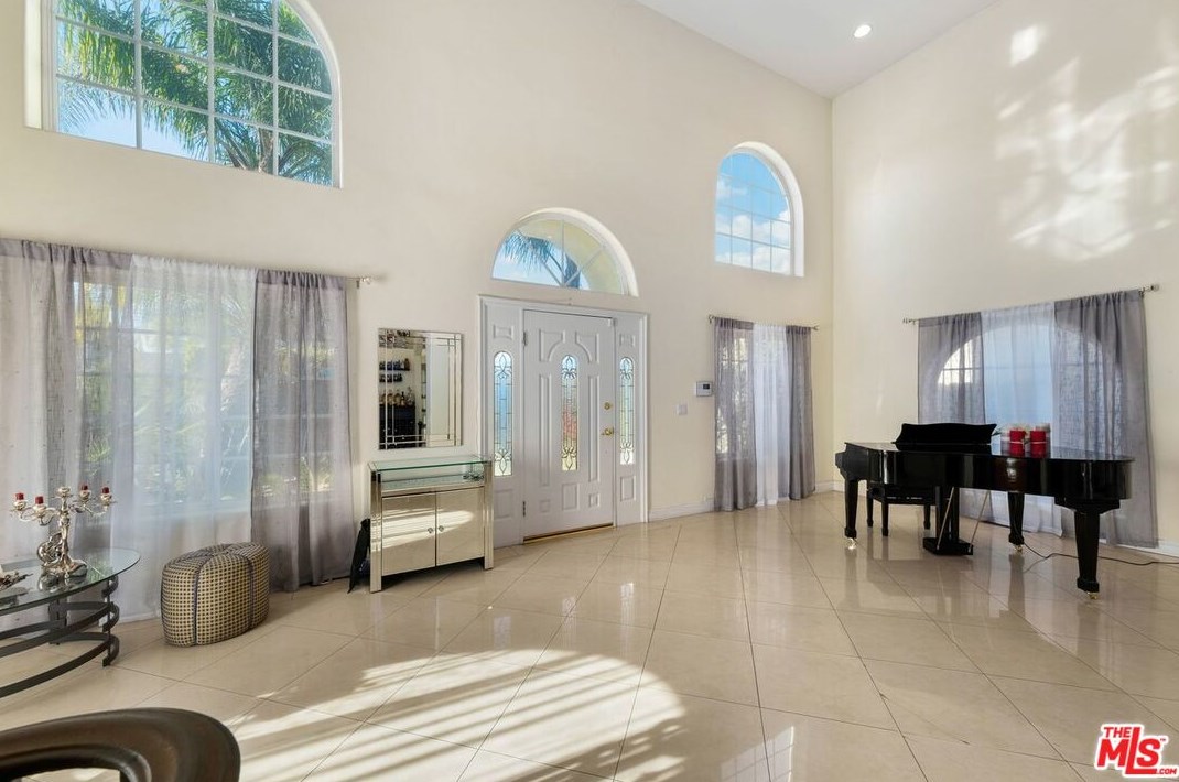 1706 Amherst Ave, Los Angeles CA  90025-3618 exterior
