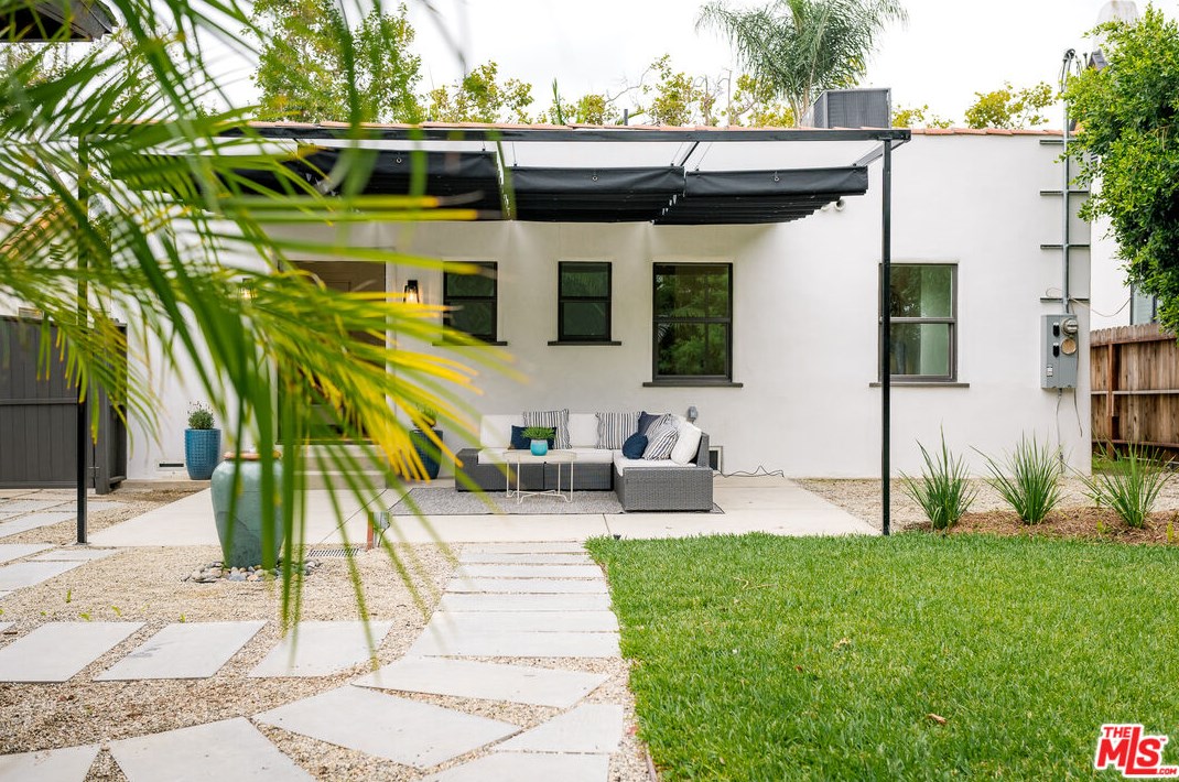 338 Sycamore Ave, Los Angeles CA  90036-2604 exterior