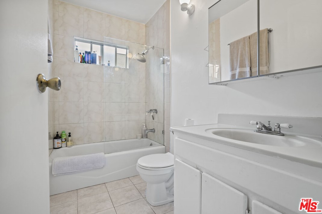 812 Coronado St, Los Angeles CA  90026-3913 exterior