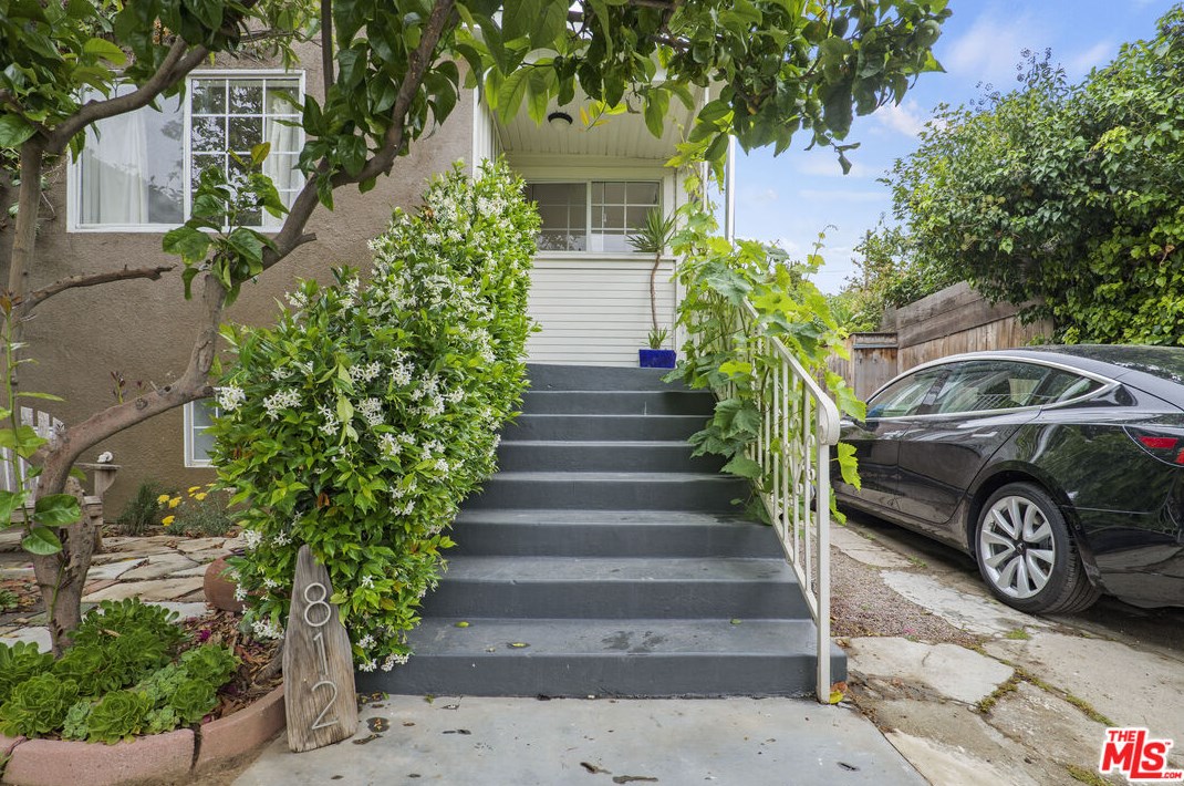 812 Coronado St, Los Angeles, CA 90026-3915