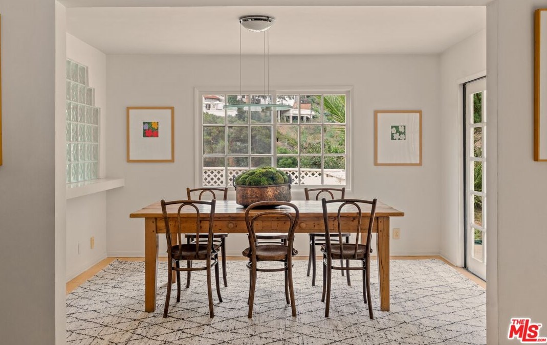 2251 Chelan Pl, Los Angeles CA  90068-2622 exterior