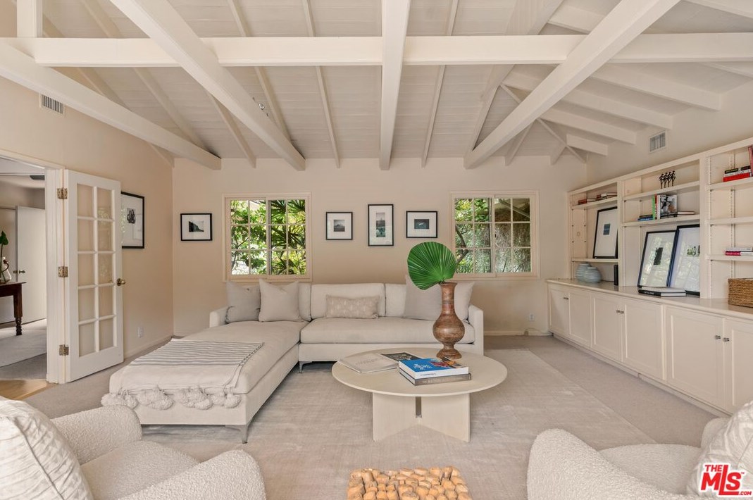 2251 Chelan Pl, Los Angeles CA  90068-2622 exterior