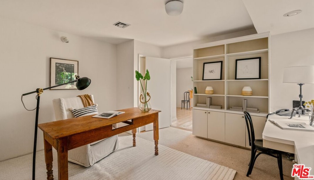 2251 Chelan Pl, Los Angeles CA  90068-2622 exterior