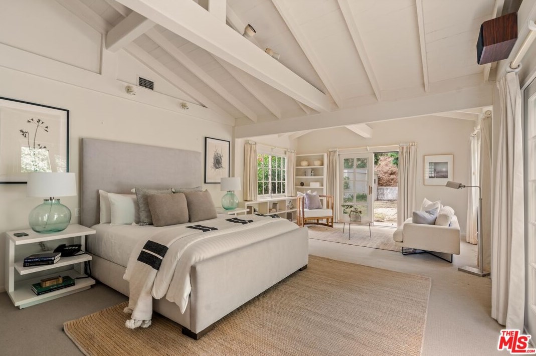 2251 Chelan Pl, Los Angeles CA  90068-2622 exterior