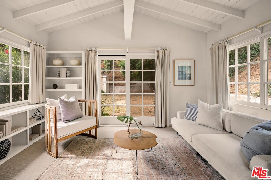 2251 Chelan Pl, Los Angeles CA  90068-2622 exterior